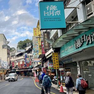 Shishe: Walking back to our hotel